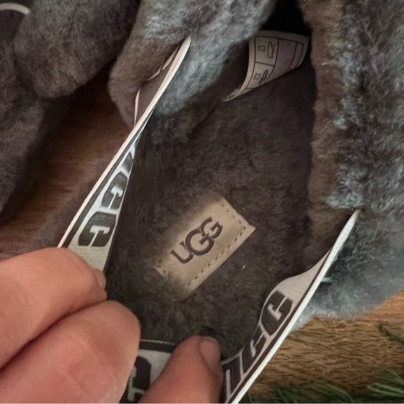UGG CHARCOAL FLUFF YEAH SLIDE SHEEPSKIN SLIPPER SANDALS, WOMEN US Size 8 - Picture 10 of 16